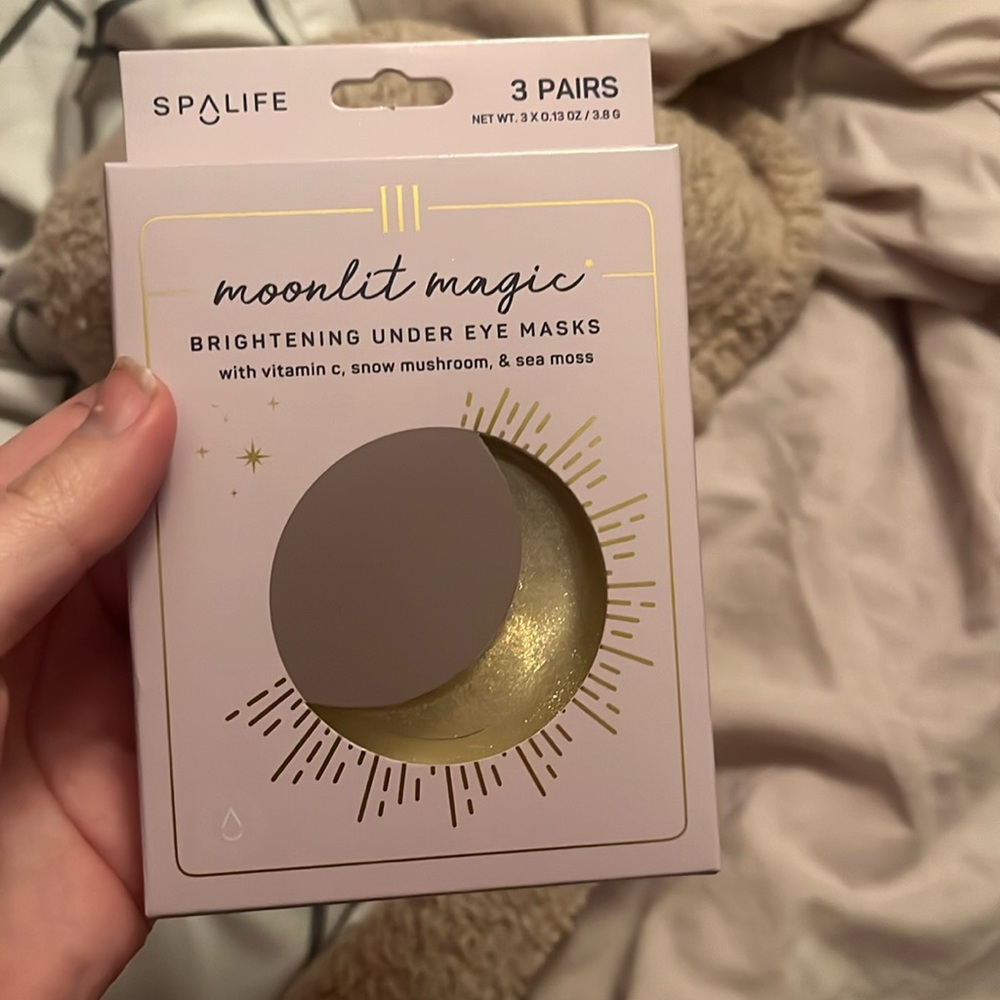 Set of eye masks